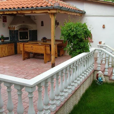 Family Hotel Emaly 1 Bankya Exterior photo