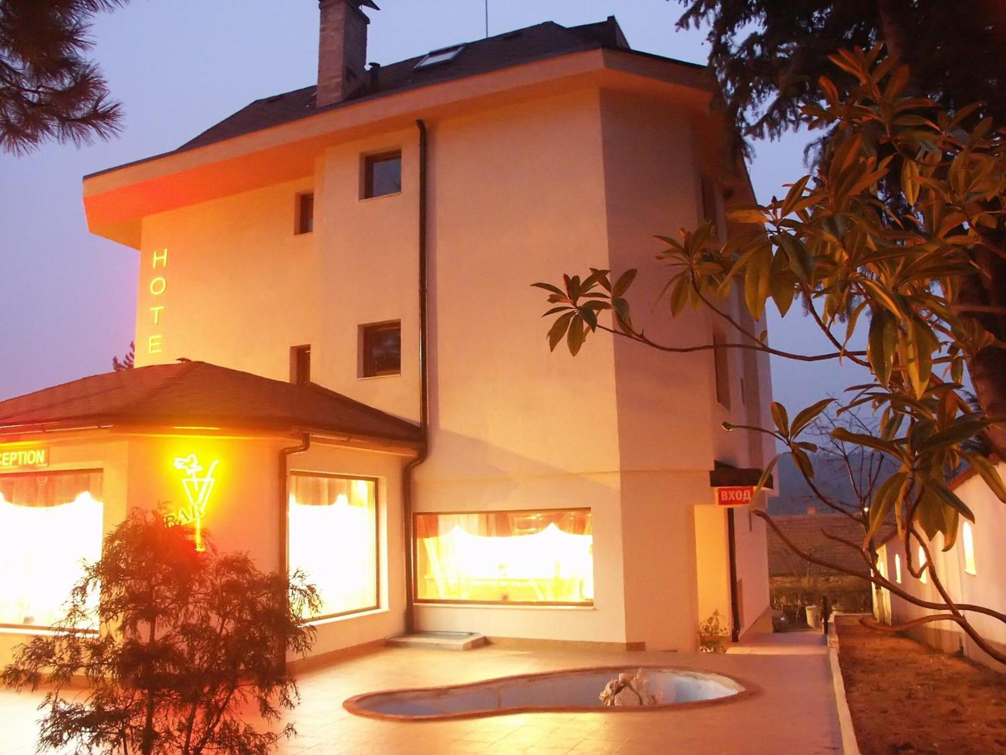 Family Hotel Emaly 1 Bankya Exterior photo