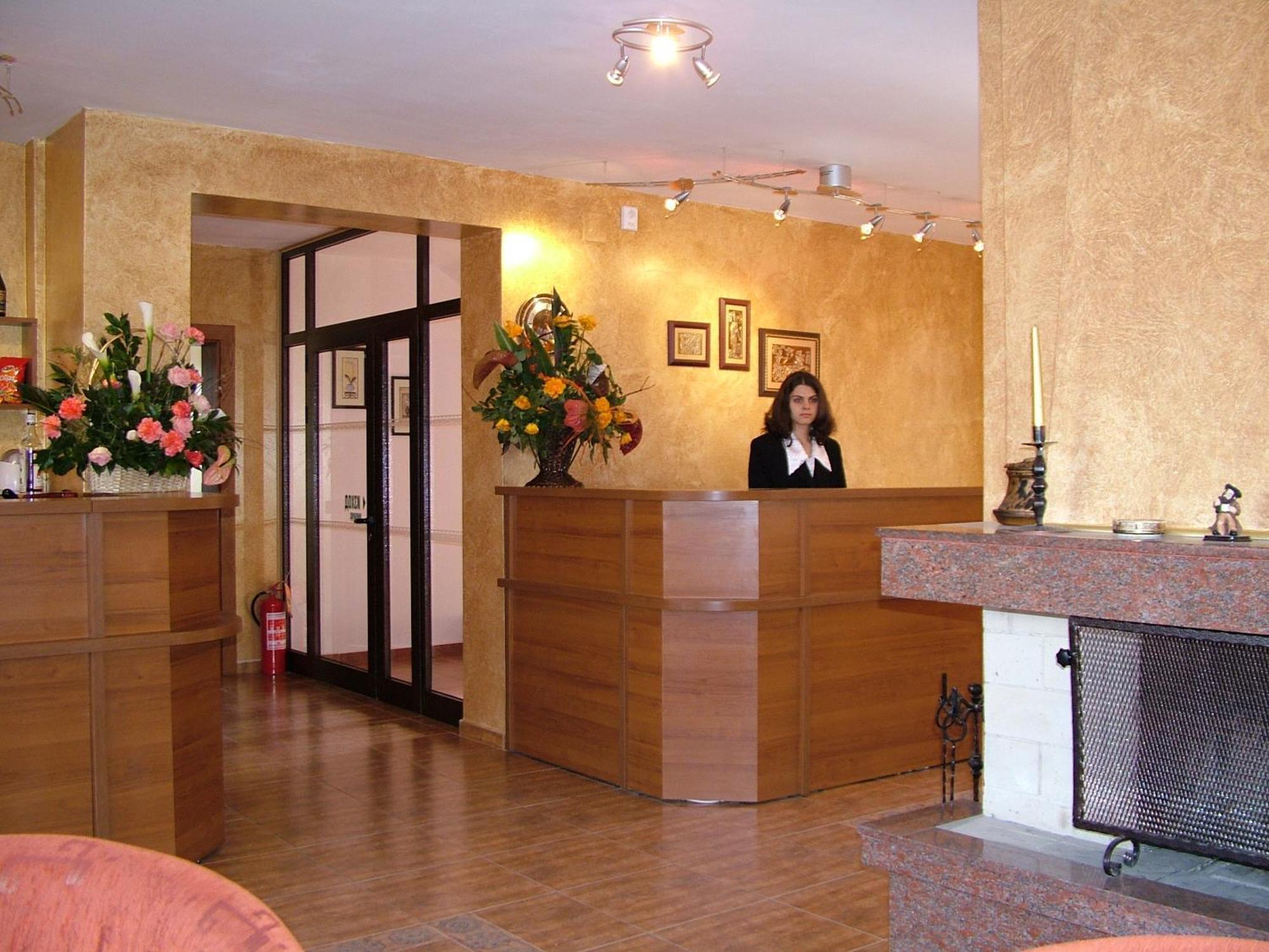 Family Hotel Emaly 1 Bankya Exterior photo